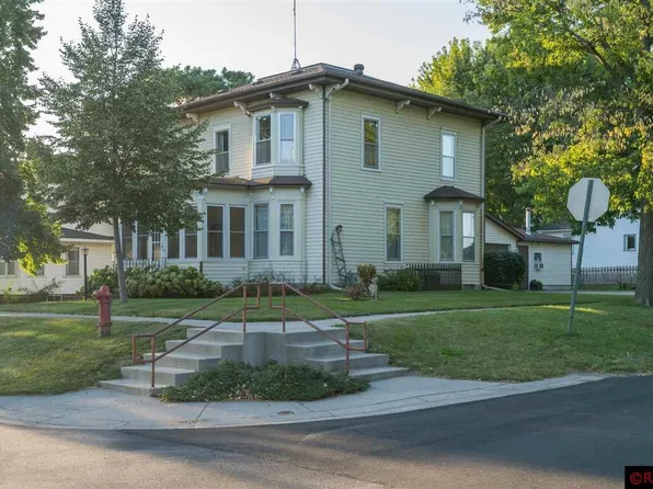 108 E 2nd St, Janesville, MN 56048