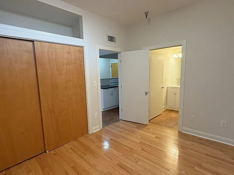 198 College St #2D — Photo 5