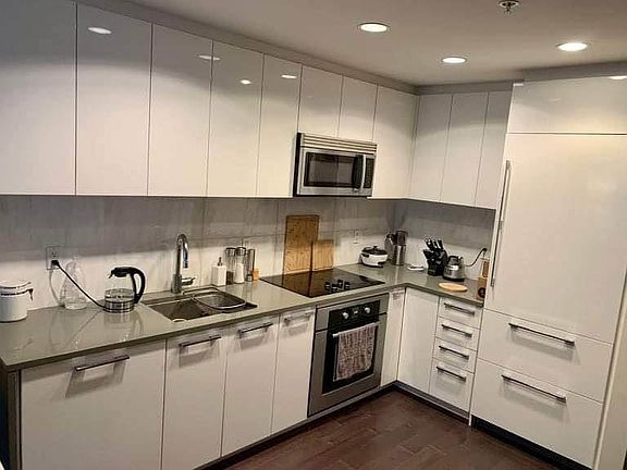 3rd image of 5728 Berton Ave #1906