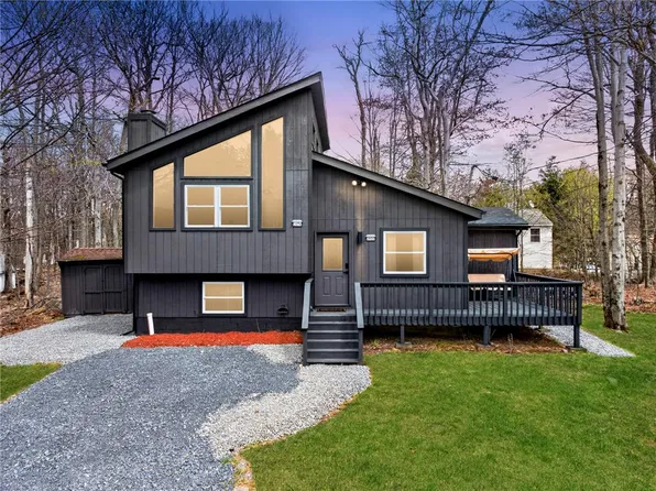 2930 Melody Ln, Tobyhanna, PA 18466