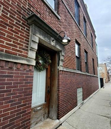 2nd image of 2205 W Waveland Ave #1R
