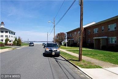 2nd image of 2 Oakley St APT 5