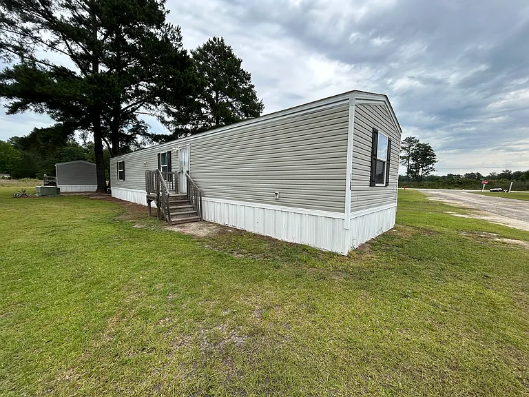 1120 Victoria St — Photo 1