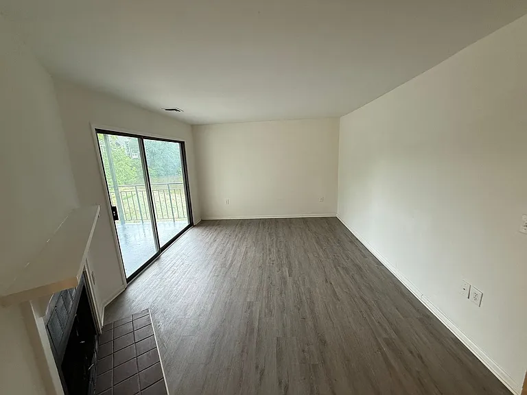 4822 Spring Lake Dr #D — Photo 7