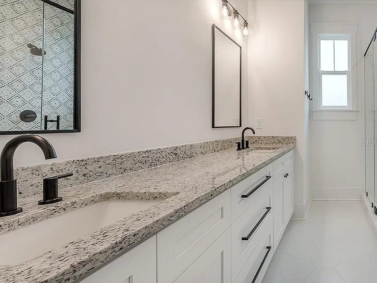 1408 E Curtis St #B — Photo 37
