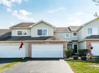 47 Rolling Oaks Rd #E, Sugar Grove, IL 60554