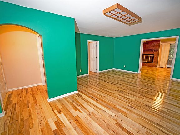 5th image of 140 Carter Woods Dr