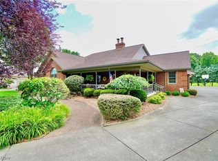 241 Kings Ln, Canfield, OH 44406