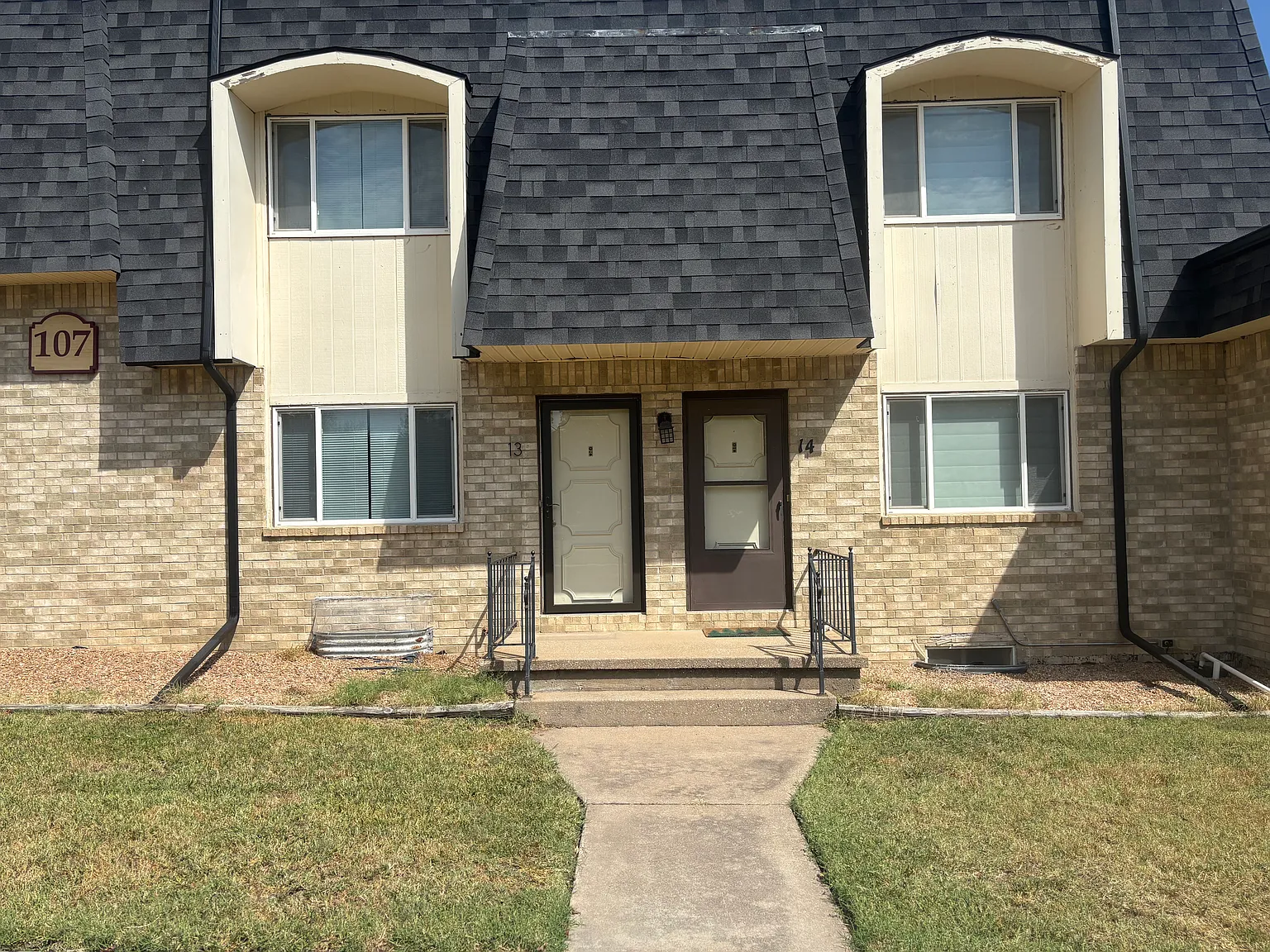 2 bed, 1.5 bath, 1600 sqft, $1,350 — Photo 3