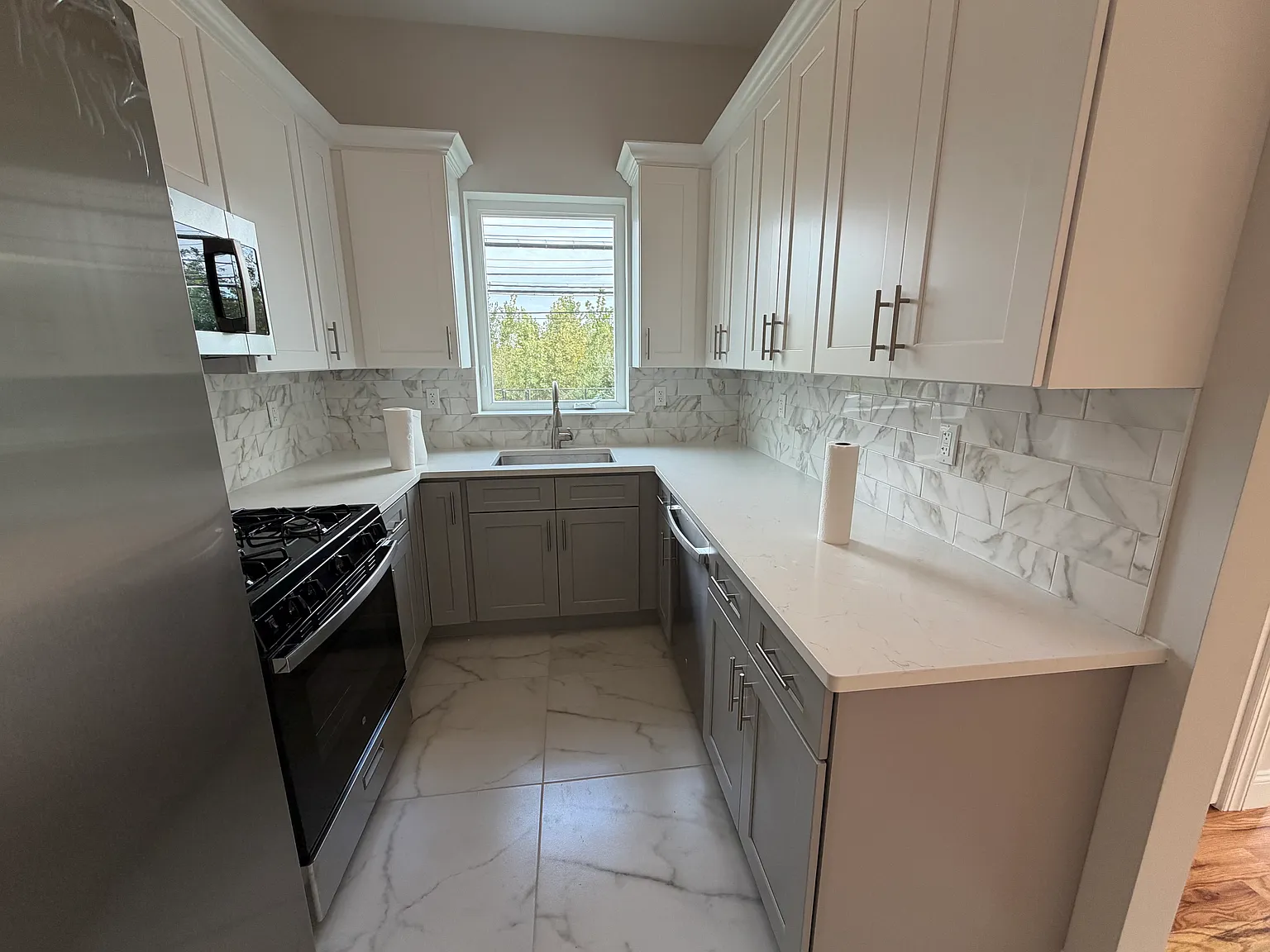 492 Doane Ave — Photo 4