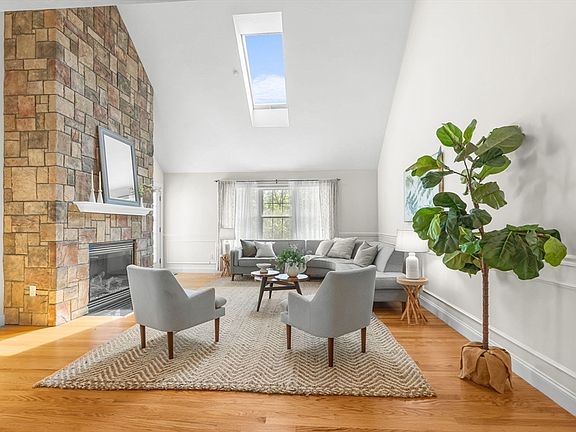 5th image of 193 Elm St Unit 610