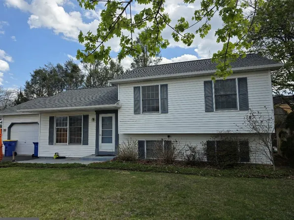 8651 Presidents Dr, Hummelstown, PA 17036