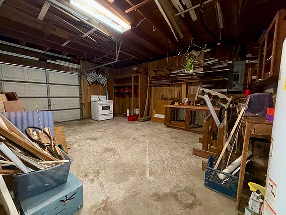 11th image of 200 Plum St