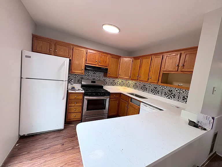 1220 Churchill Dr — Photo 2