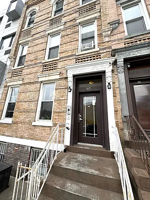 Rented by Pear NYC LLC | media 17