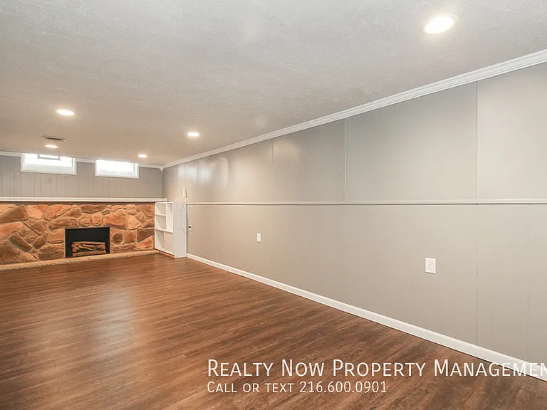 11912 Derby Ave — Photo 19