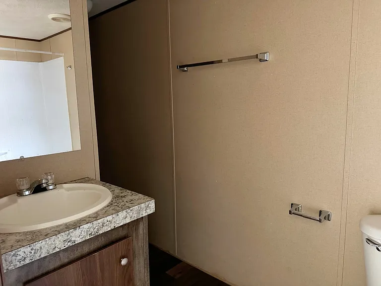 565 Travis Way — Photo 8