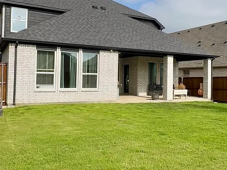 136 Glenwood Dr — Photo 16