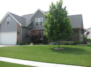 6 Tangle Oaks Rd, Bloomington, IL 61705