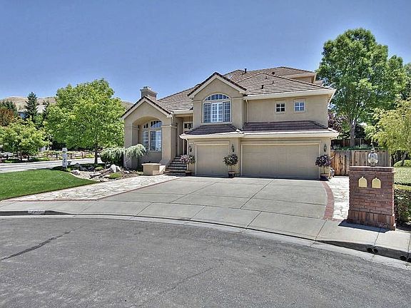 2nd image of 44521 Chantecler Ct