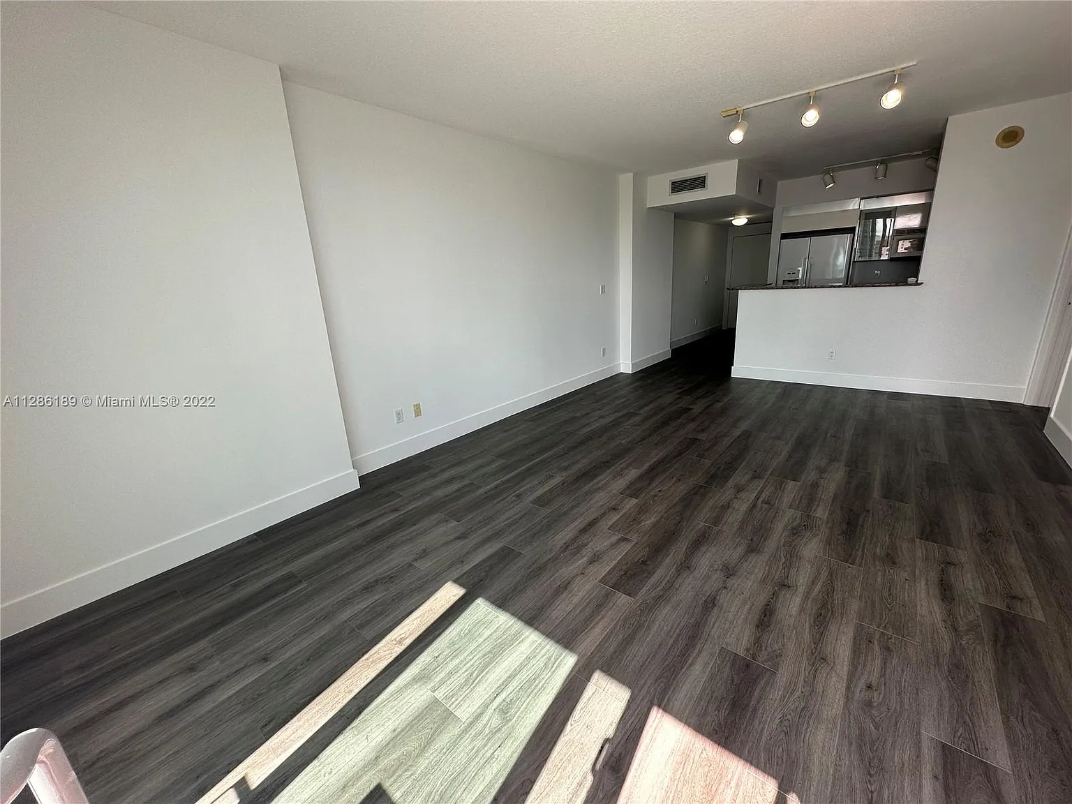 1 bed, 868 sqft, $2,900 — Photo 4