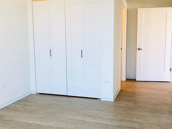 3rd image of 156 W Superior St #616