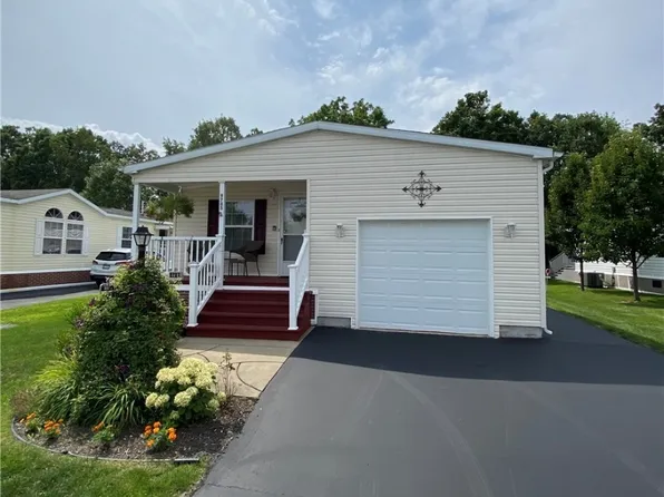 9785 Kingsthorpe Ter, Clarence, NY 14031