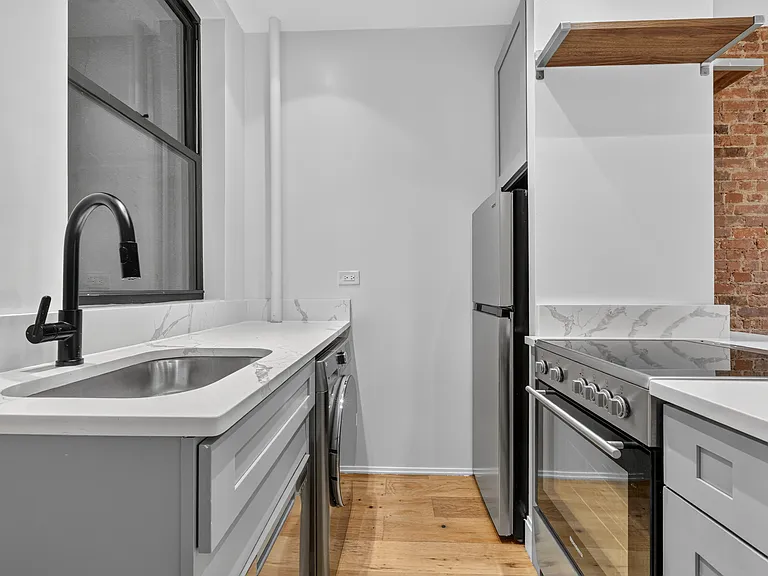 347 E 5th St #1A — Photo 5