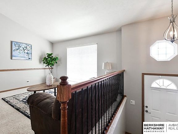 3rd image of 20934 Oak St