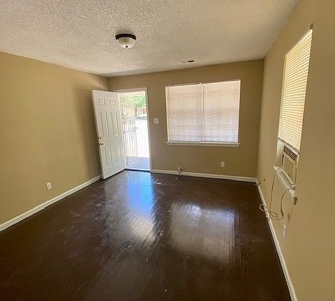 2nd image of 2117 Hunter Ave