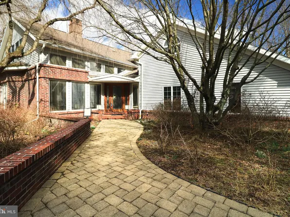 241 S Church St, Boalsburg, PA 16827