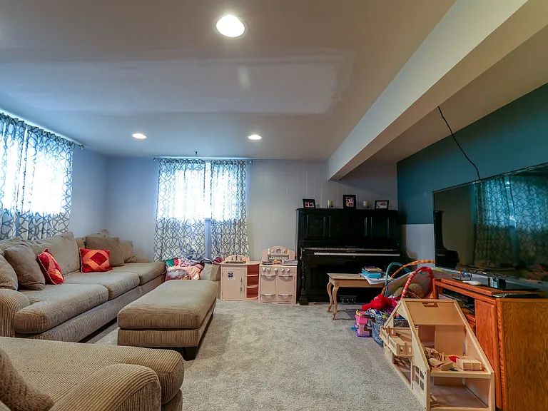 14360 Foothill Rd — Photo 8