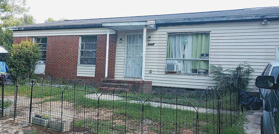 2nd image of 2777 Village Green Dr