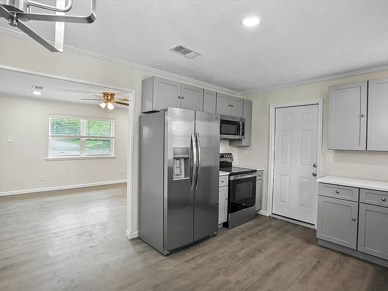 204 Kenway Dr — Photo 10
