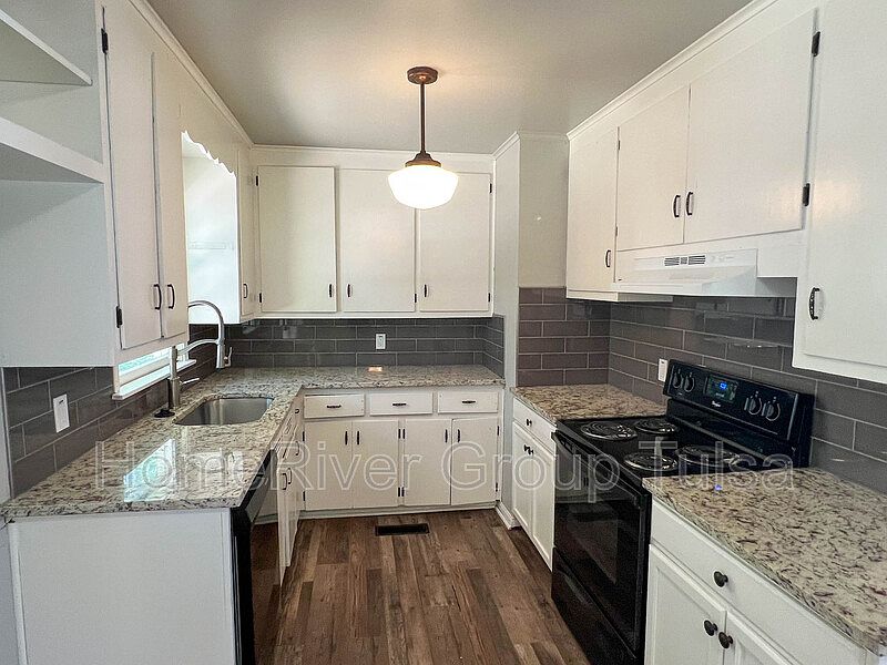 925 E Thompson Ave Sapulpa OK Zillow