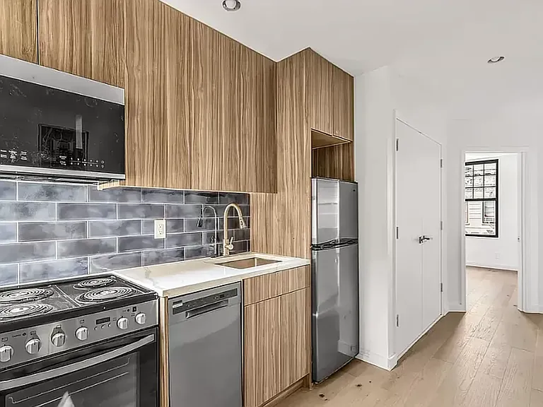 1928 Linden St #2C — Photo 2
