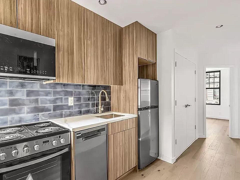 2nd image of 1928 Linden St #2C