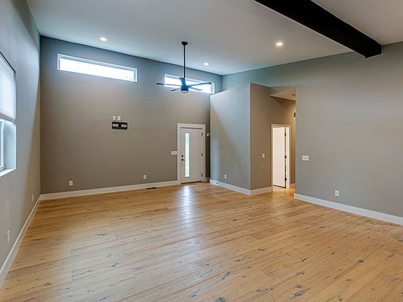 5th image of 104 Manor Pl