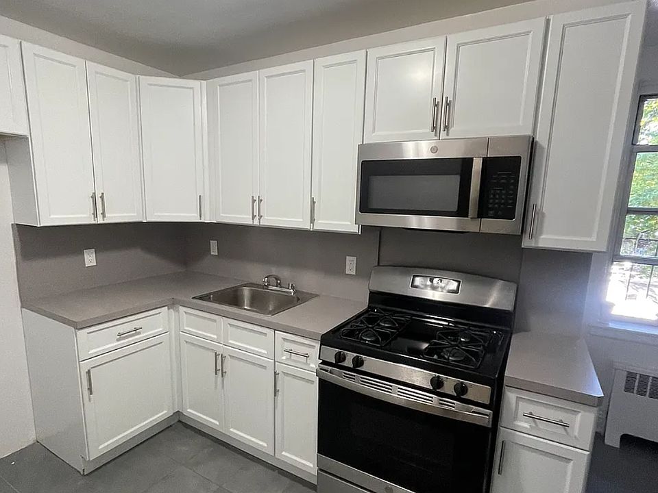2nd image of 14311 Barclay Ave APT 6E