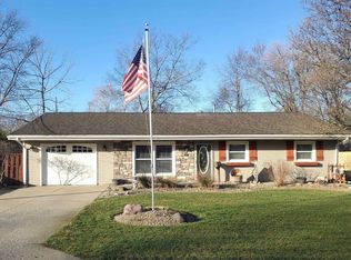 1321 Hilltop Dr, Pekin, IL