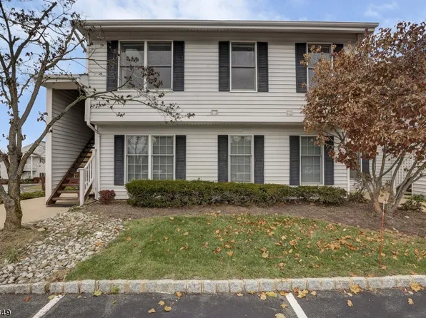 394 Burdock Ct, Three Bridges, NJ 08887