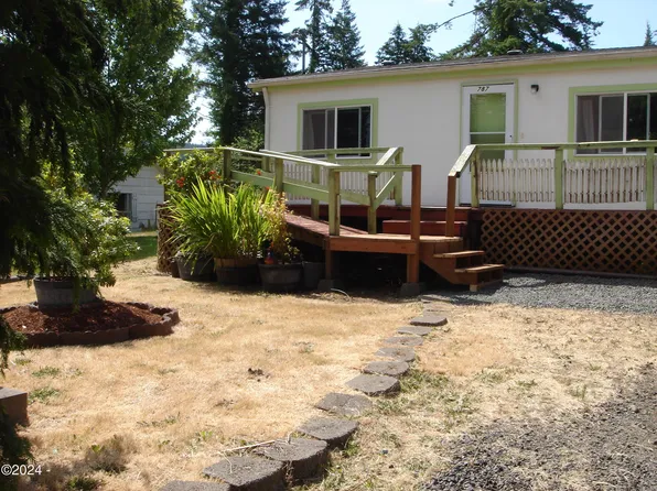 787 SE 4th St, Toledo, OR 97391