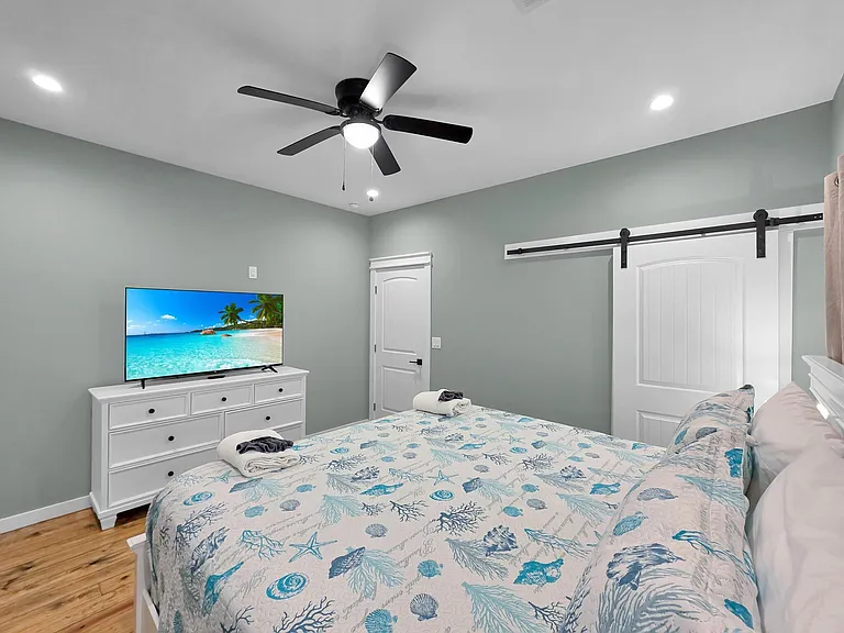 1032 Sunset Cir W — Photo 30