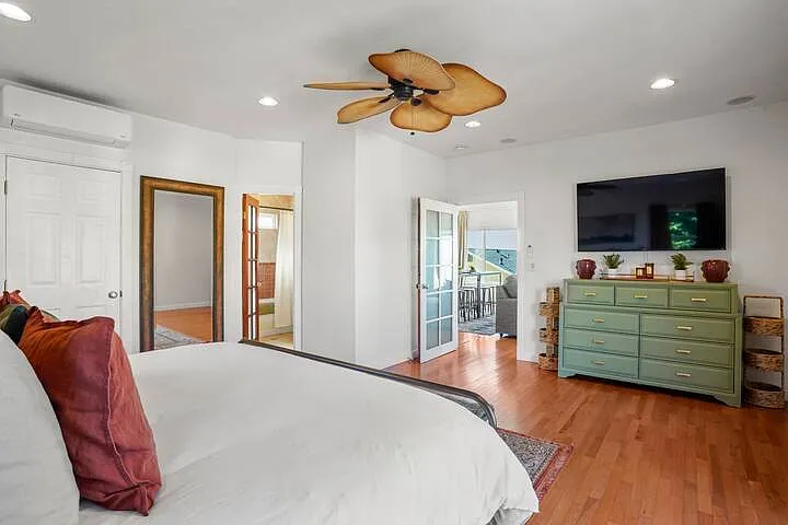 4551 Narragansett Ave — Photo 42