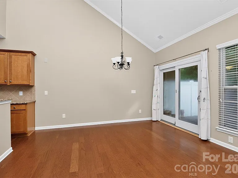 10229 Blairbeth St — Photo 12