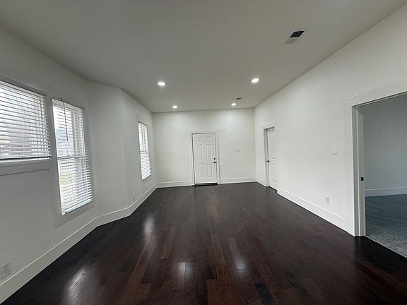 3rd image of 629 Melba St