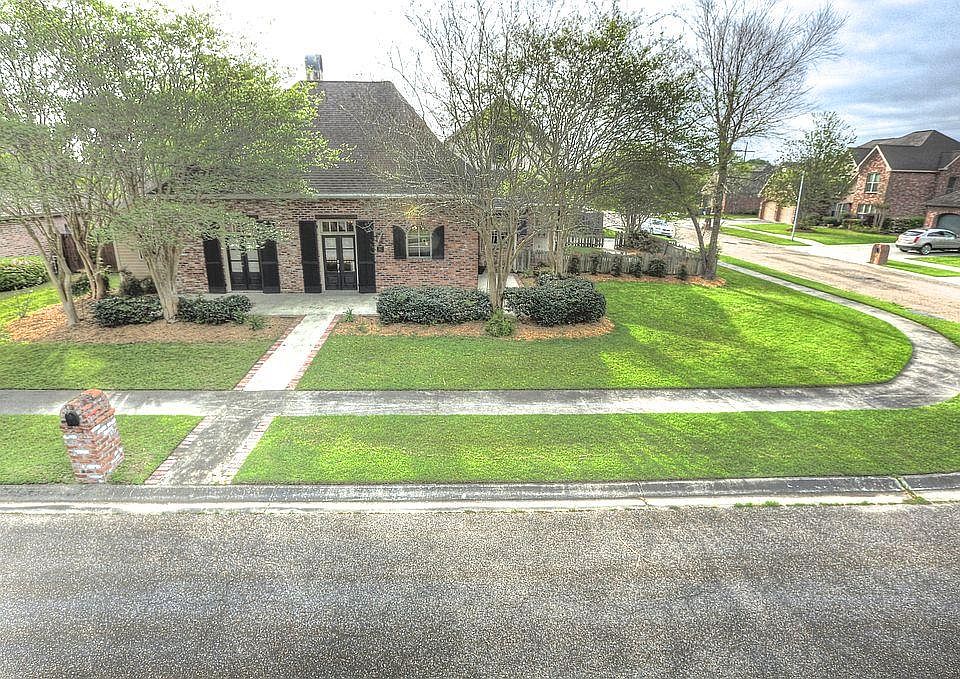 1st image of 100 Flynn Dr #00