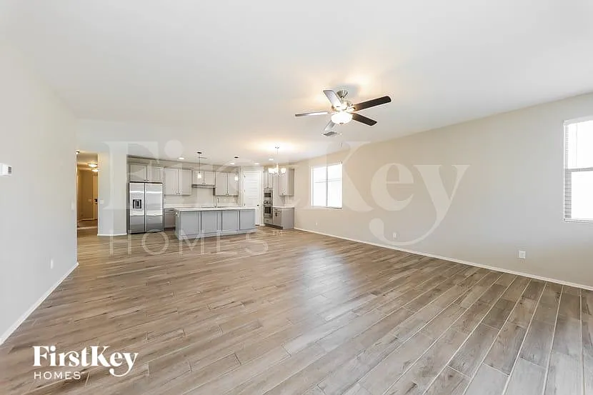Building Photo - 18530 W Robin Ln