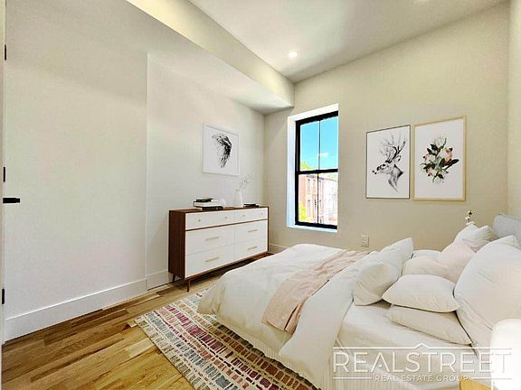 2nd image of 10 Marconi Pl #4