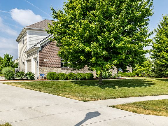 3rd image of 8920 Snowberry Ct